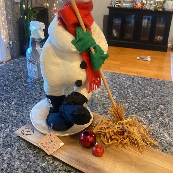 20 inch vintage Annalee snowman with hat and broom doll with original tag - Picture 4 of 6